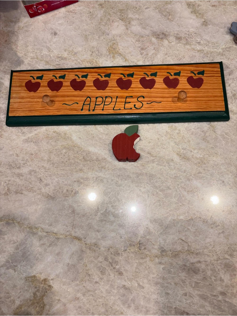 Vintage Peg Apple hanger  w/ apple knick knack
